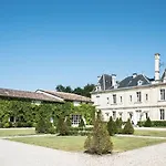 Chateau Meyre فندق 4*