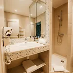 Hotel Chateau Meyre 4*