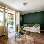 Chateau Meyre 4* 阿维桑