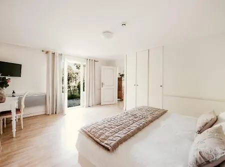 Hotell Chateau Meyre 4*