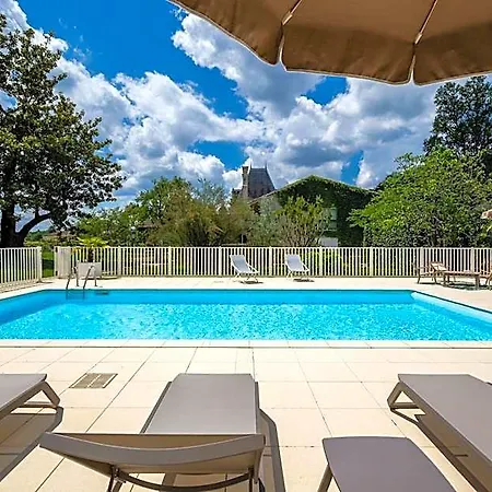 Hotel Chateau Meyre 4*