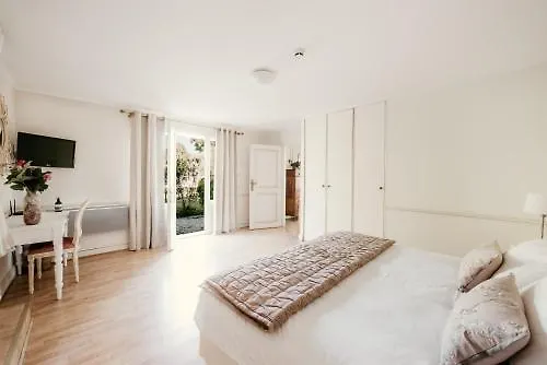 Hotel Chateau Meyre 4*