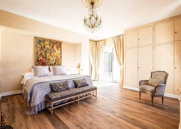 Hotel Chateau Meyre 4*