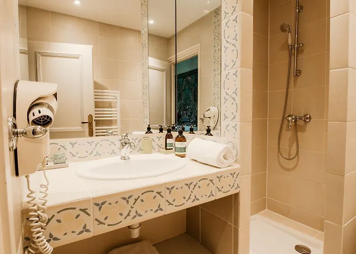 Hotel Chateau Meyre 4*