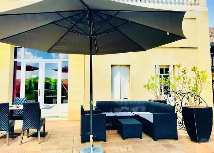 Hotel Chateau Meyre 4*